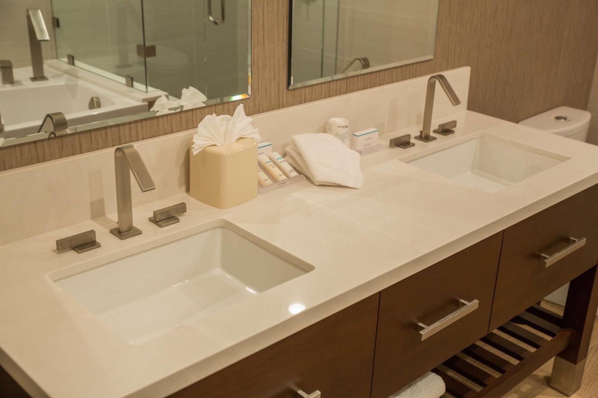 Hilton Garden / Los Angeles Hotel